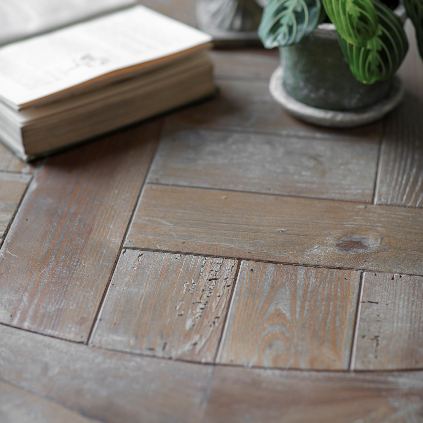 Clovelly Round Dining Table