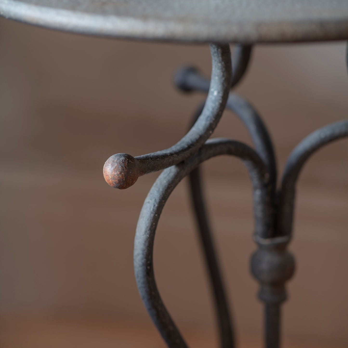 Yarnton Round Iron Side Table