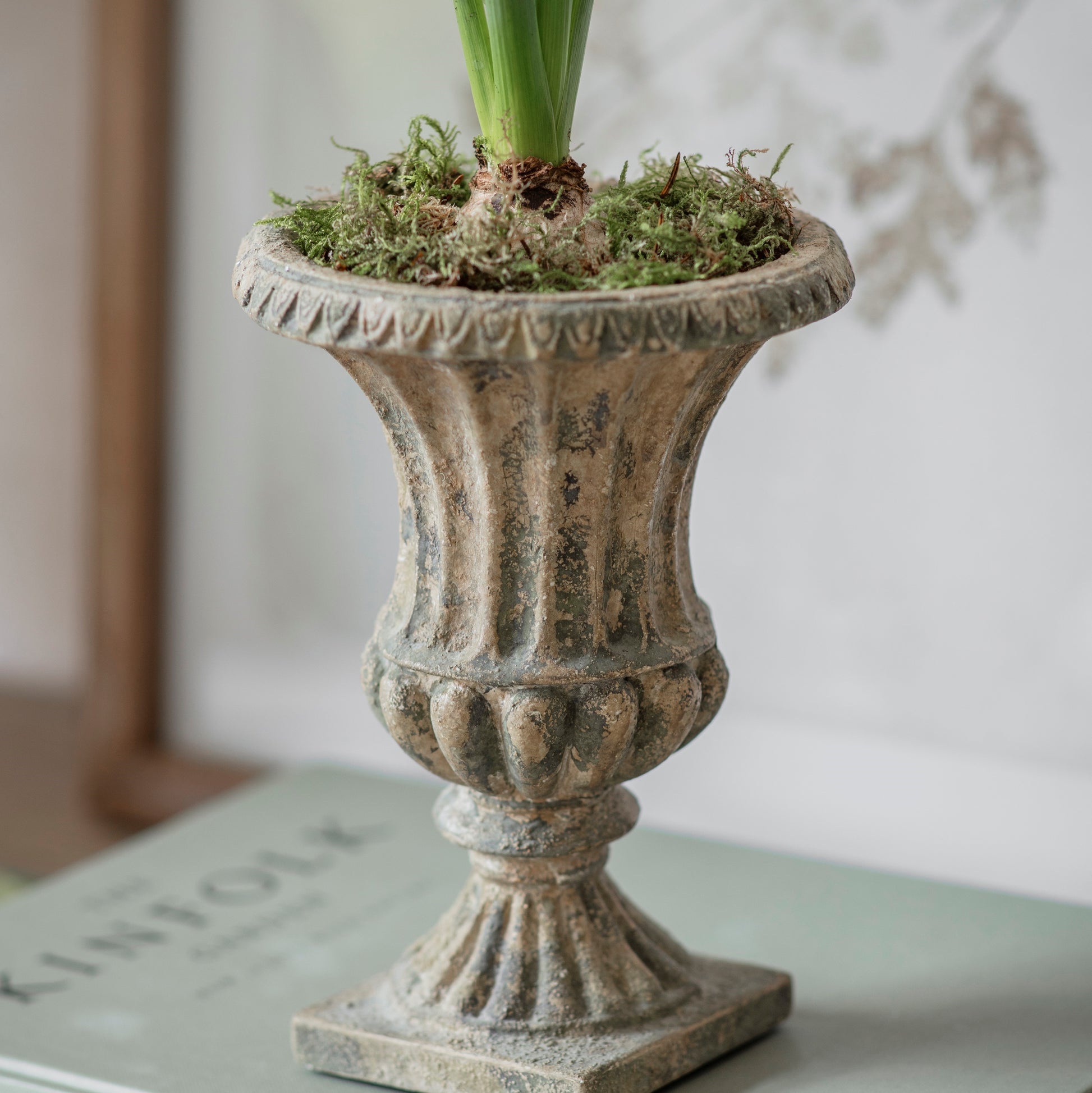 Yarnton Small Pedestal Planter