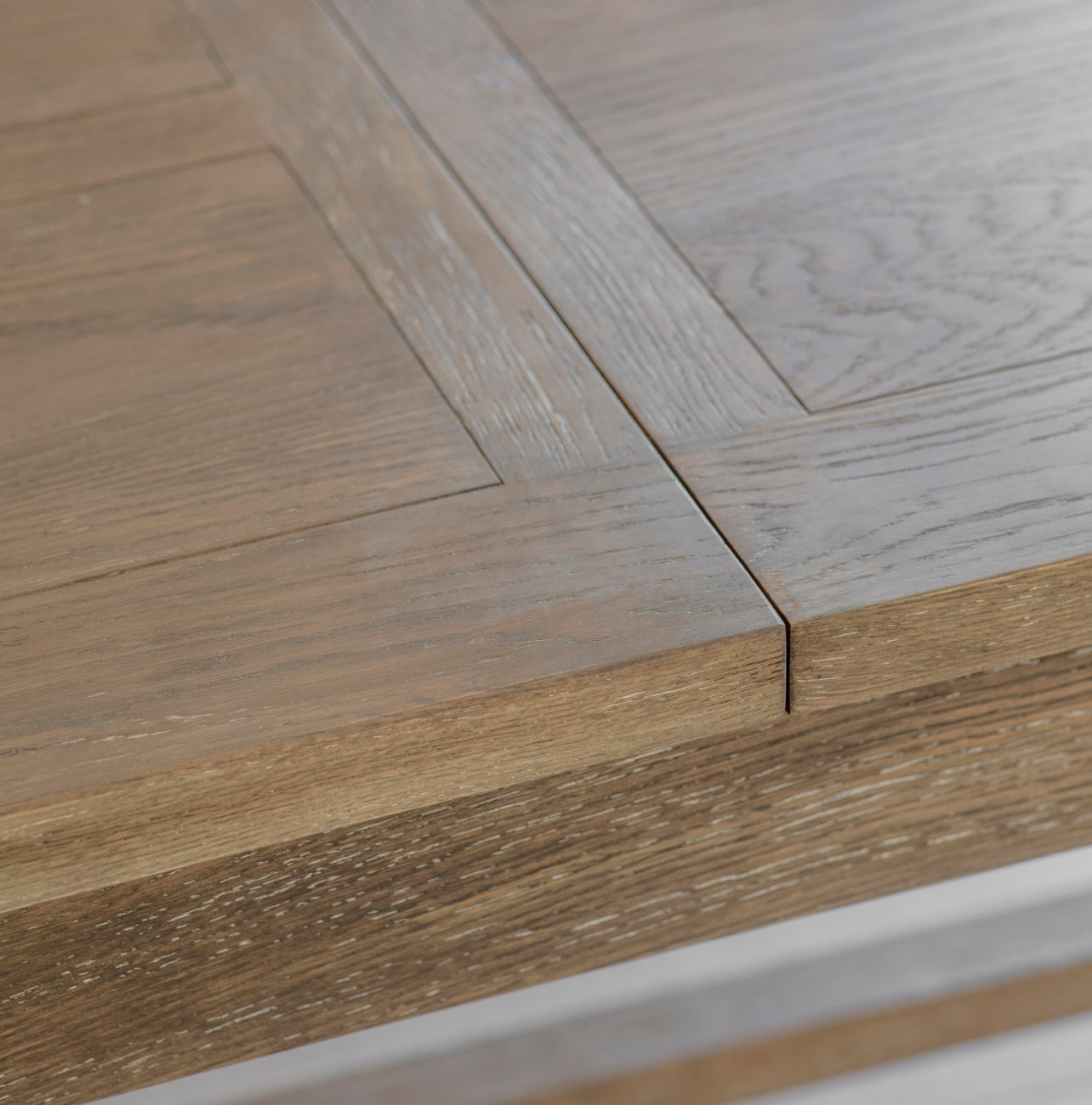 St James 210-310 cm Extending Dining Table