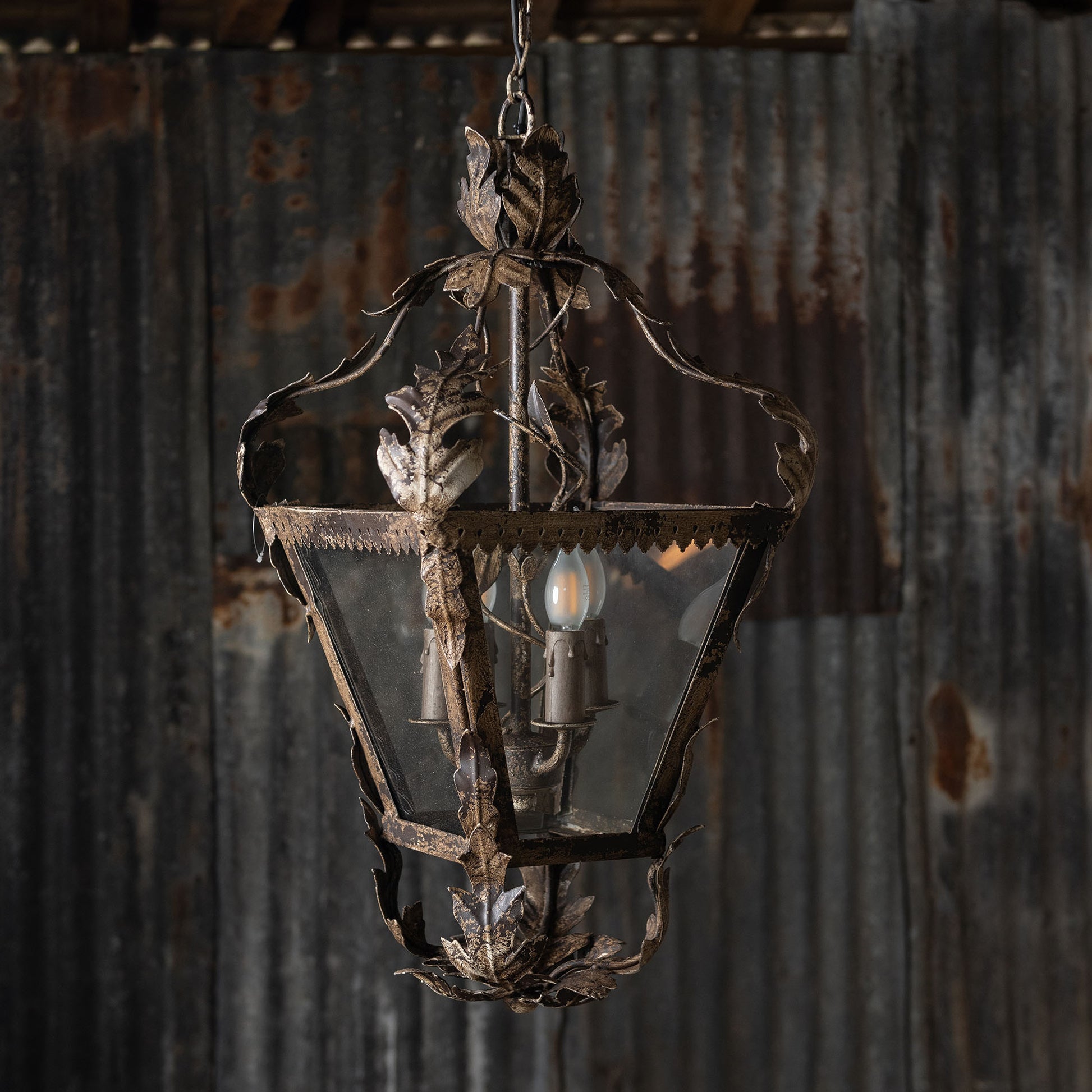 4 Bulb Iron Pendant