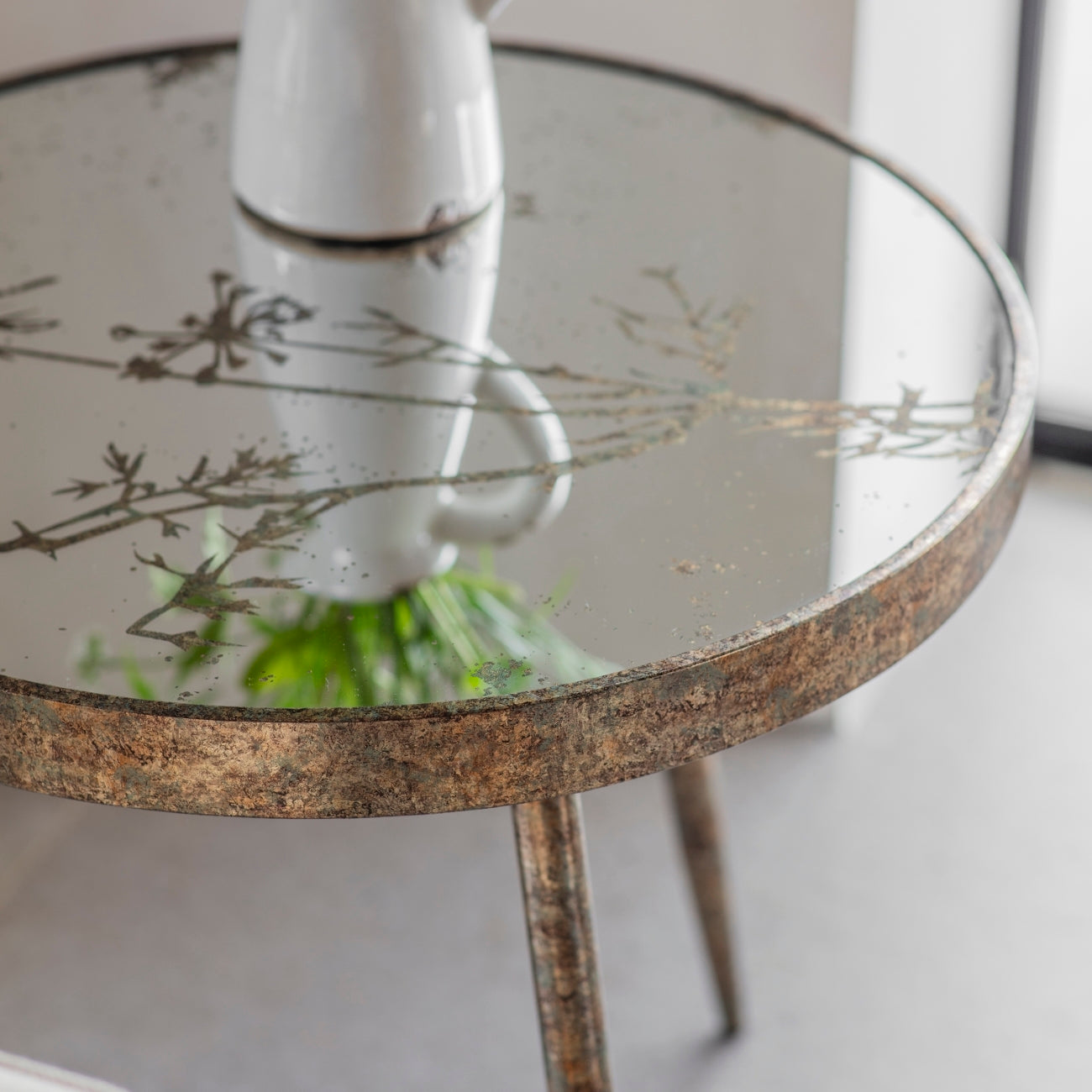 Waltham Tray Table with Cow Parsley Pattern