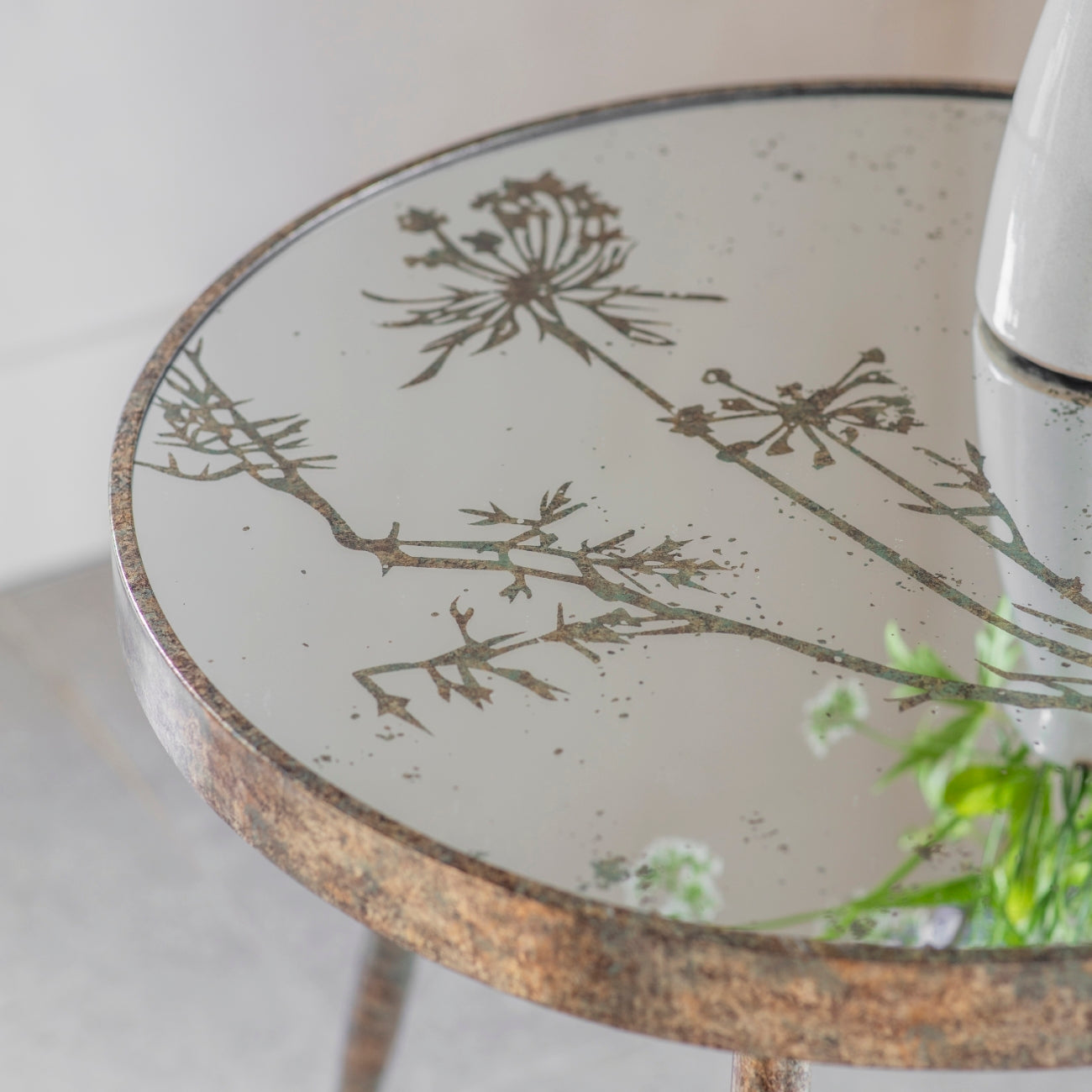 Waltham Tray Table with Cow Parsley Pattern