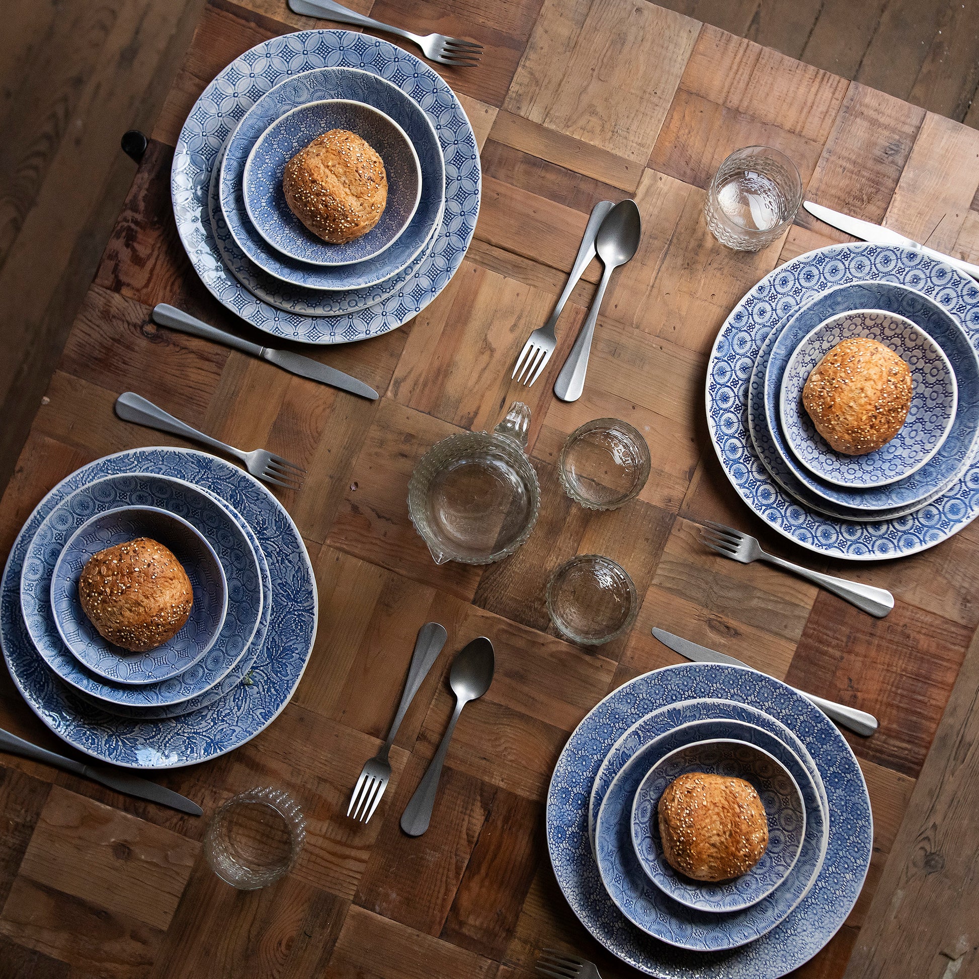 Wonki Ware 16 Piece Mixed Pattern Dinner Service Blue