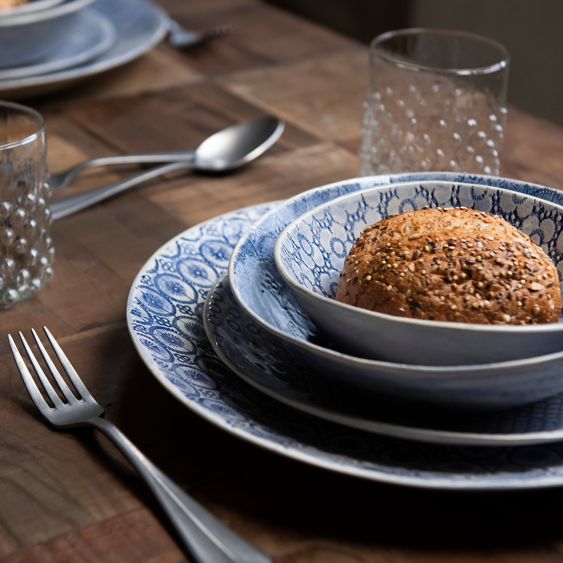 Wonki Ware 16 Piece Mixed Pattern Dinner Service Blue