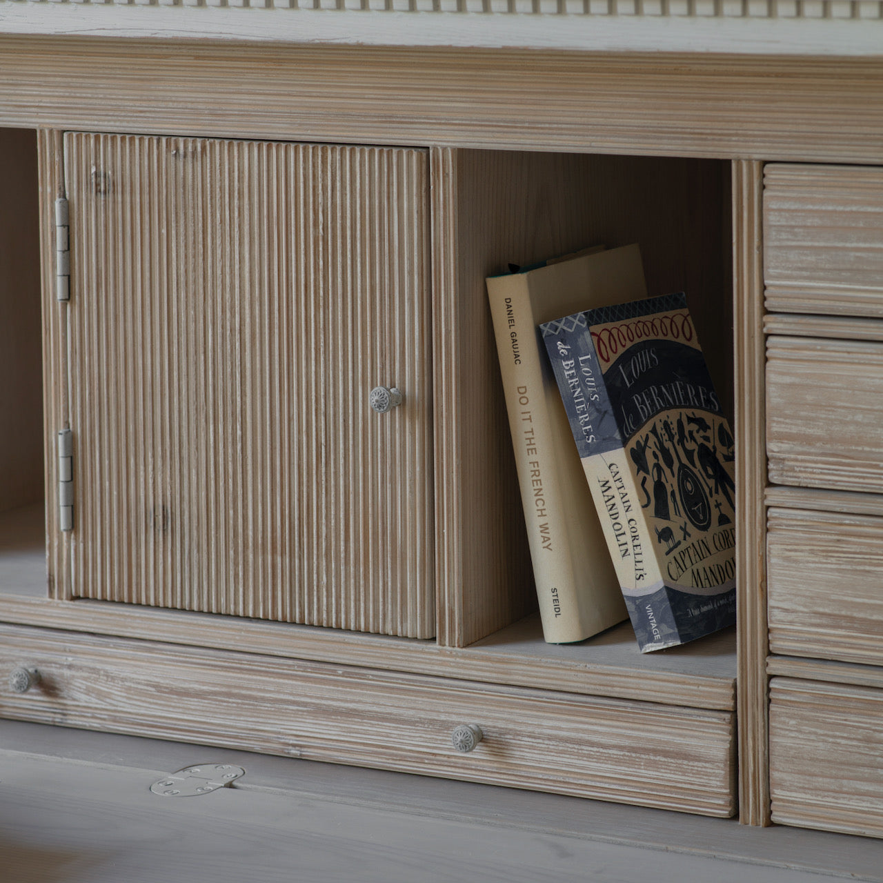 Loumarin White Secretary Desk