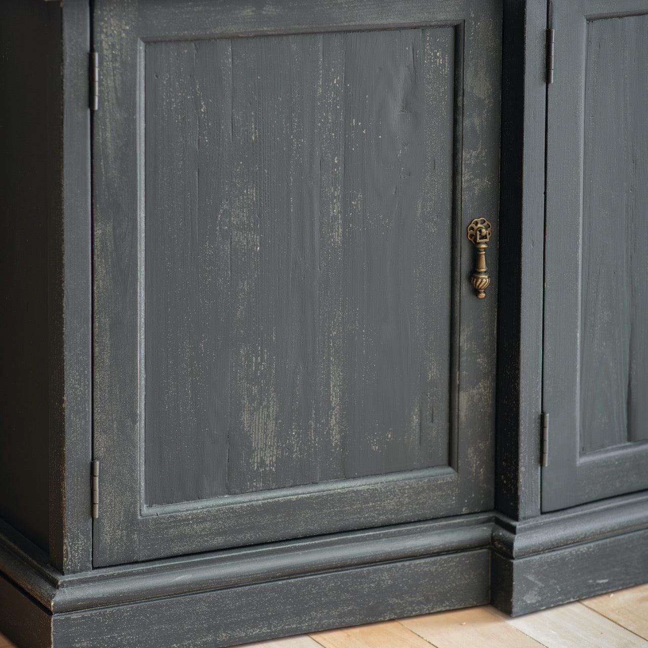 Loumarin Black Sideboard