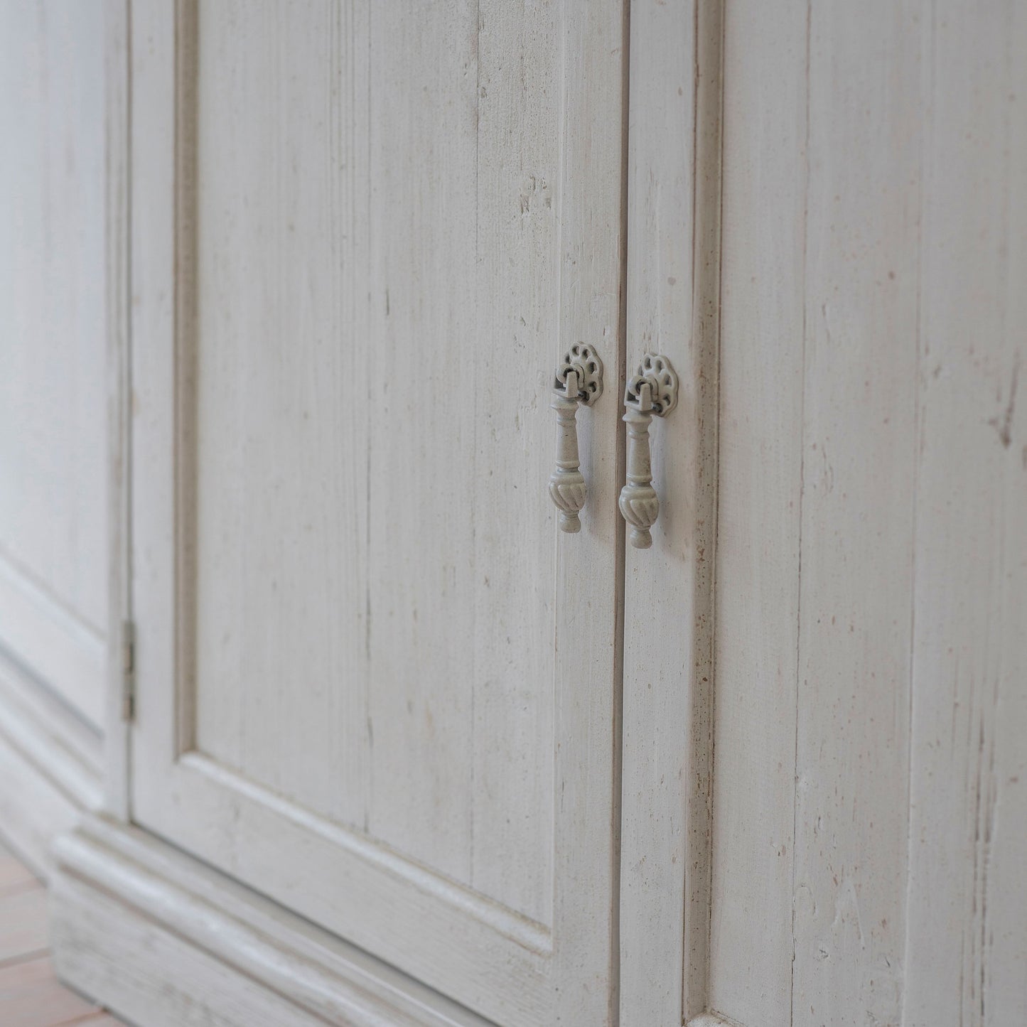 Loumarin White Sideboard