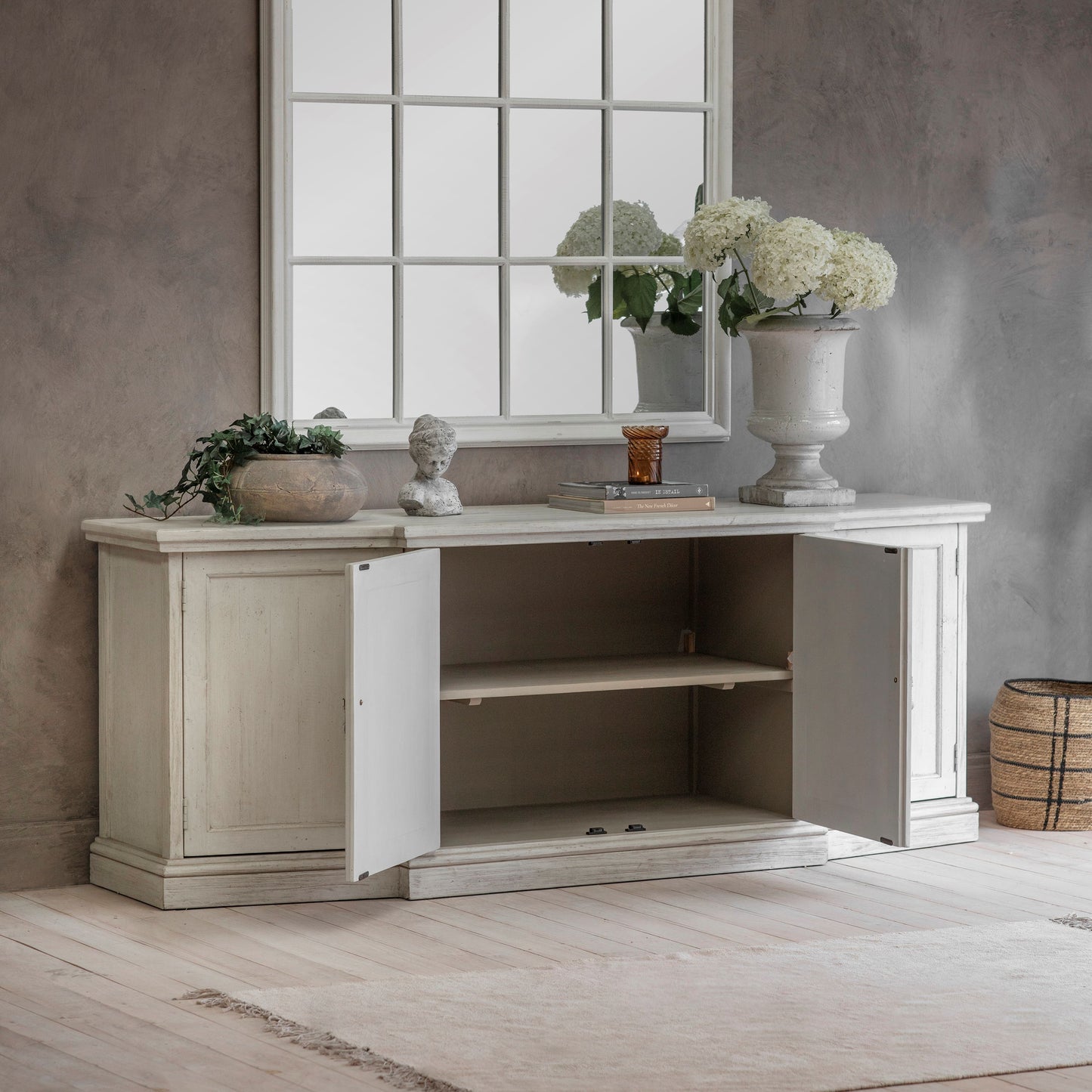 Loumarin White Sideboard