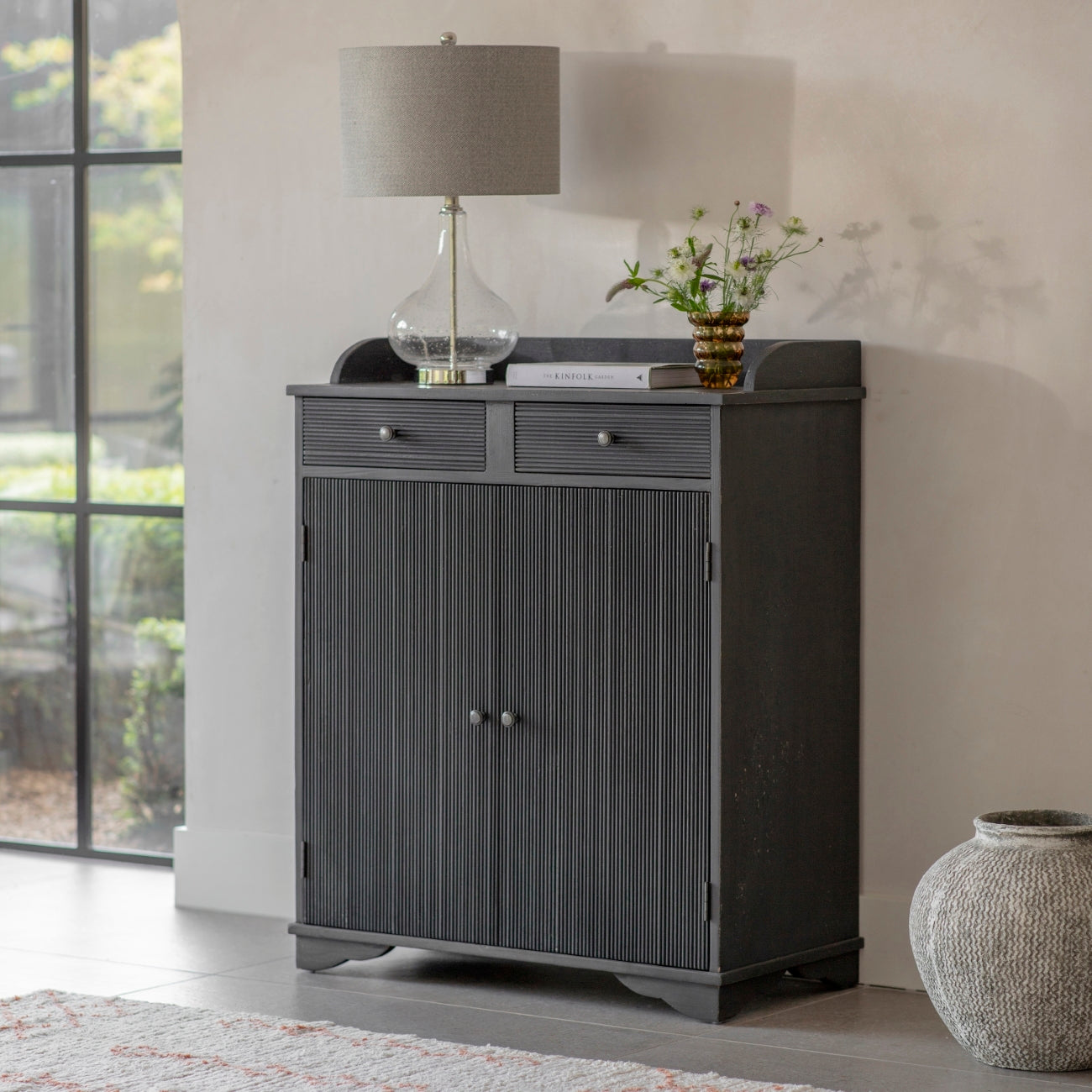 Loumarin Black Cabinet