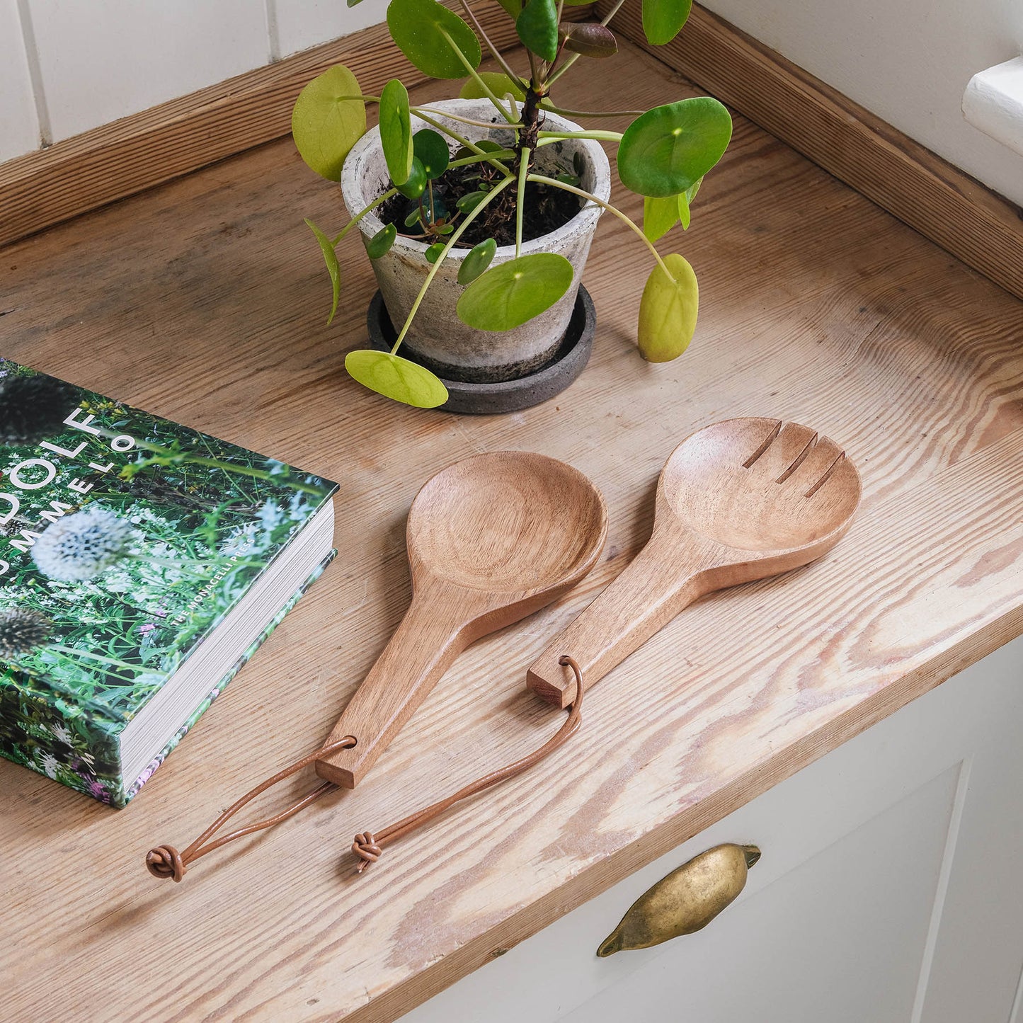 Da Gama Short Wooden Salad Servers