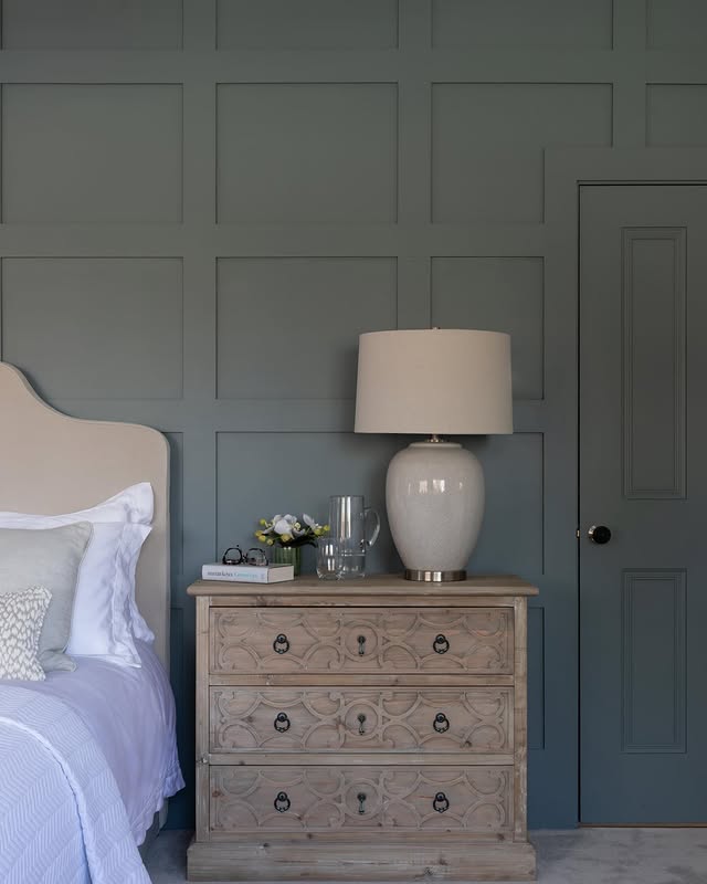 Rothbury Sculpted Table Lamp