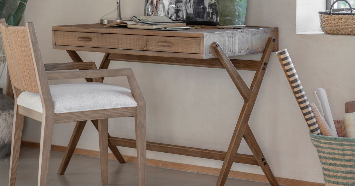 Discover desks at One.World – elegant, functional designs perfect for home offices or creative spaces. Style and practicality in perfect balance.