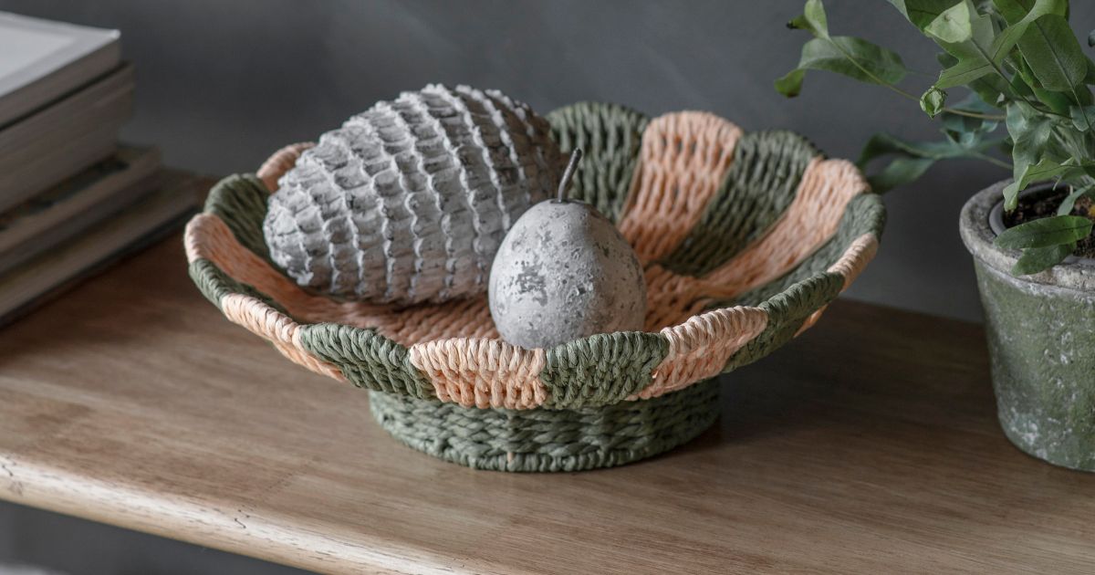 Discover decorative ornaments to add character and charm to your home – from sculptural pieces to thoughtful finishing touches.
