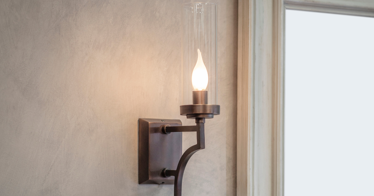 Discover pendant lights and chandeliers at One.World – statement lighting with timeless elegance. Perfect for dining rooms, kitchens or grand entrances.