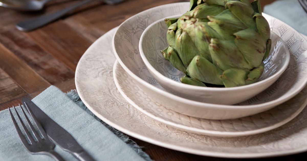 Elevate every meal with our beautifully crafted tableware – from plates and bowls to glassware and serving pieces for everyday or entertaining.