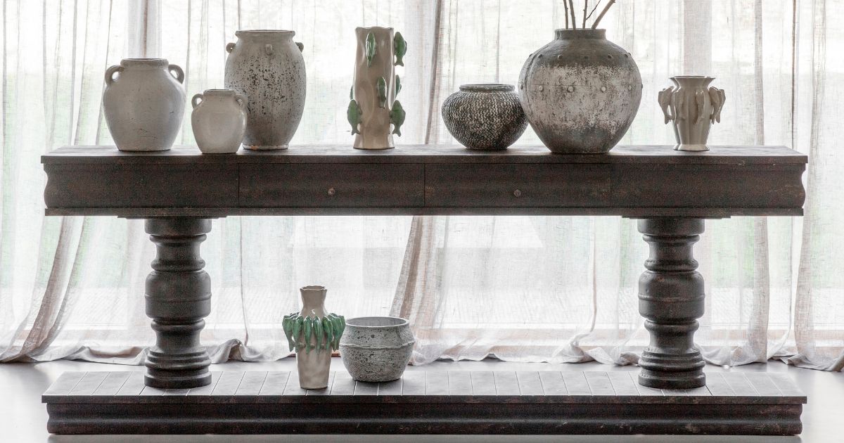 Discover decorative vases for every space – from statement pieces to simple styles, perfect for fresh flowers or standalone display.