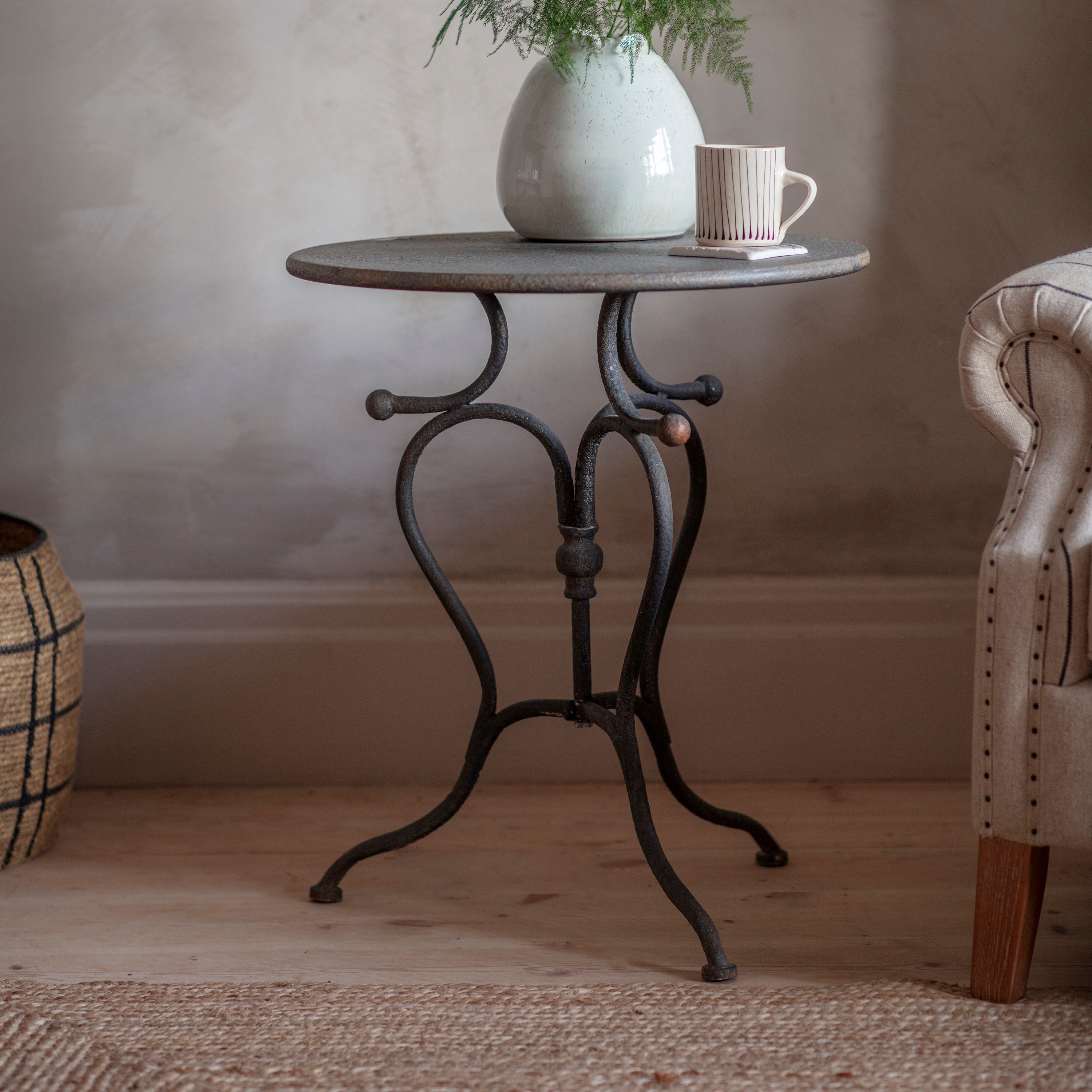 Yarnton Round Iron Side Table