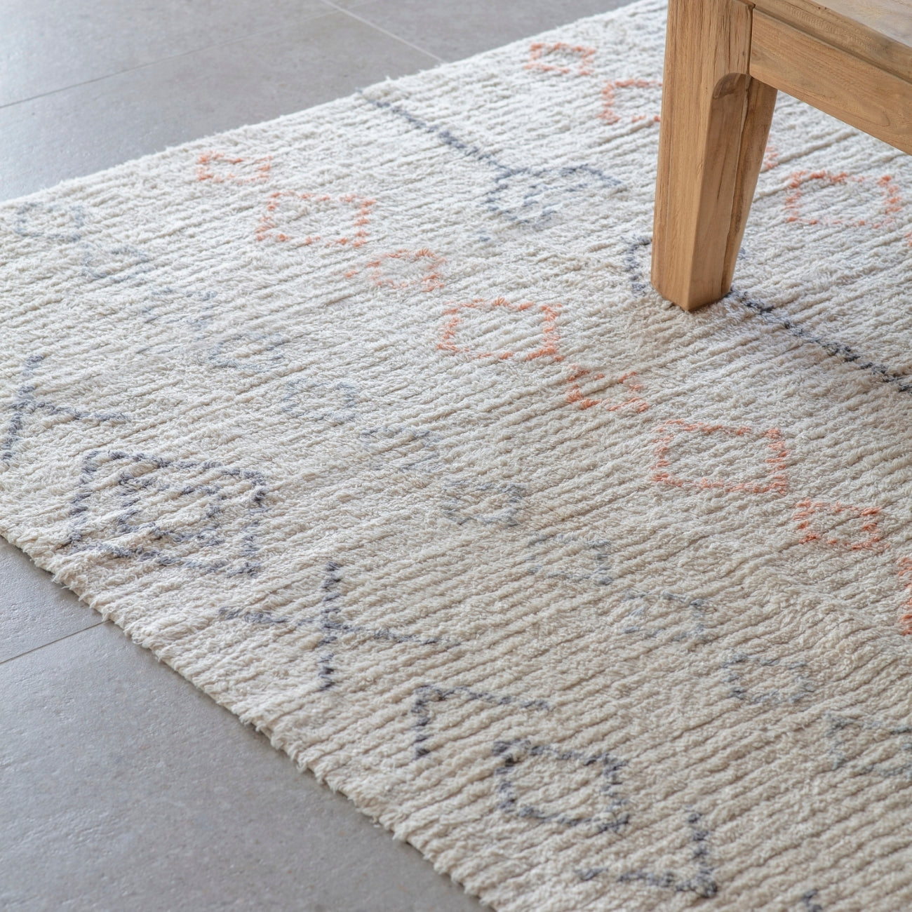 Helmsley Arrow Rug – One.World