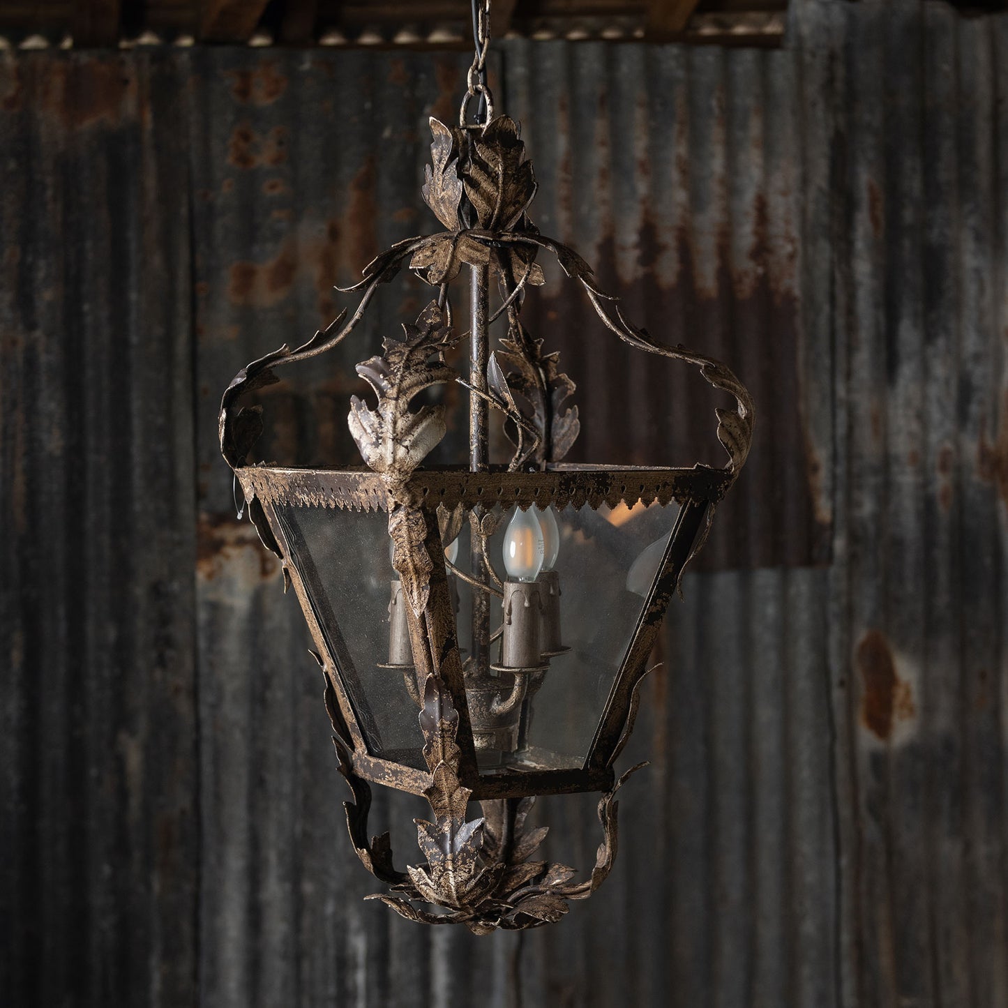 4 Bulb Iron Pendant
