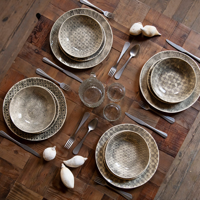 Wonki Ware 16 Piece Mixed Pattern Dinner Service Black