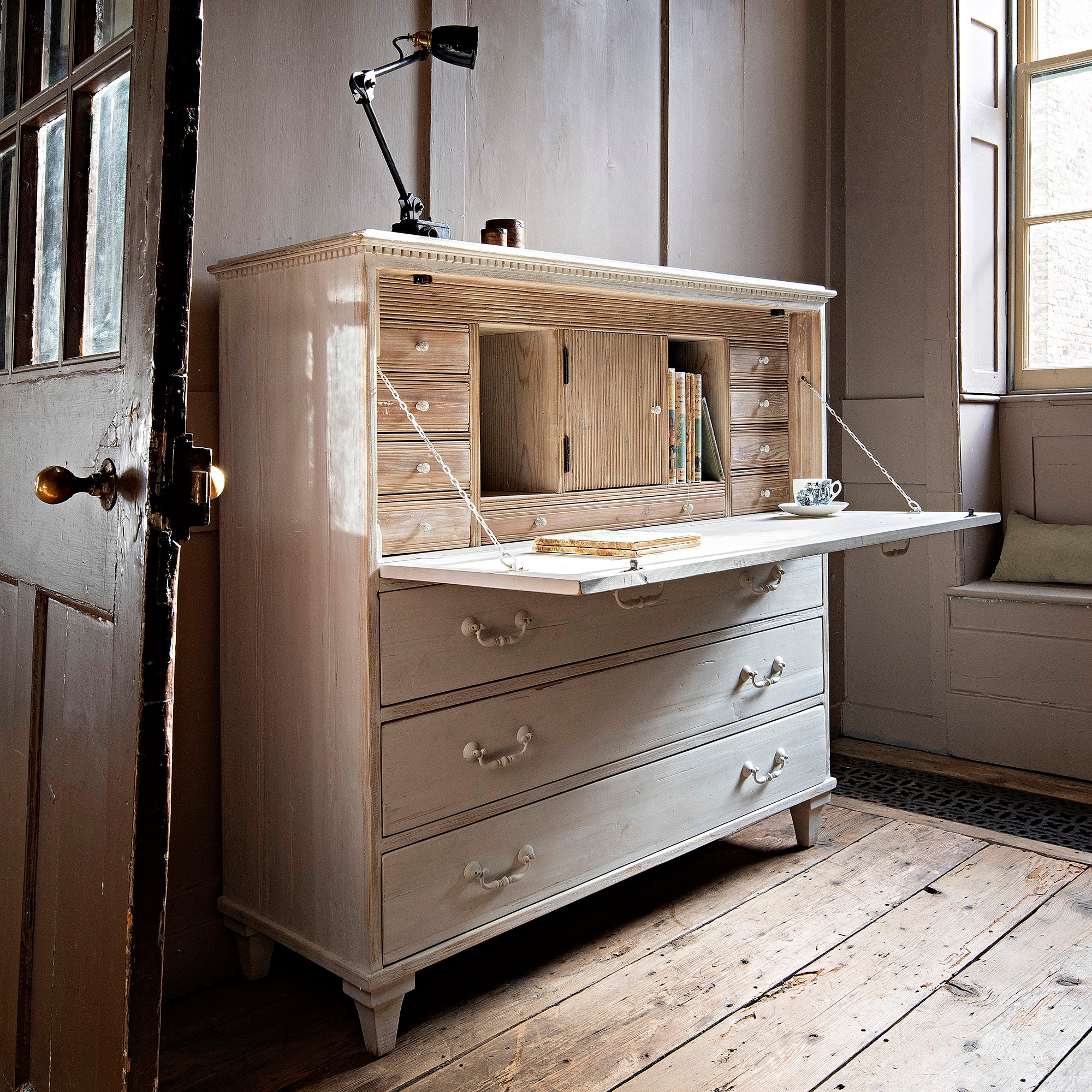Loumarin White Secretary Desk