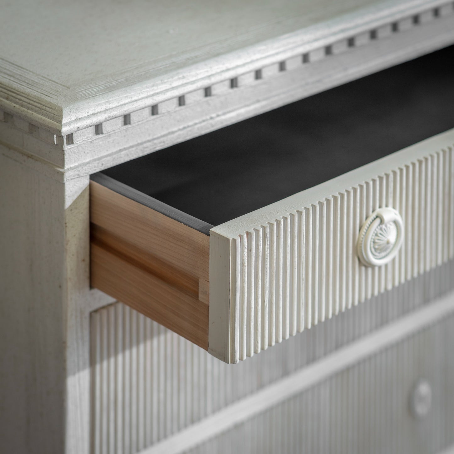 Loumarin Large Ribbed Chest of 4 Drawers