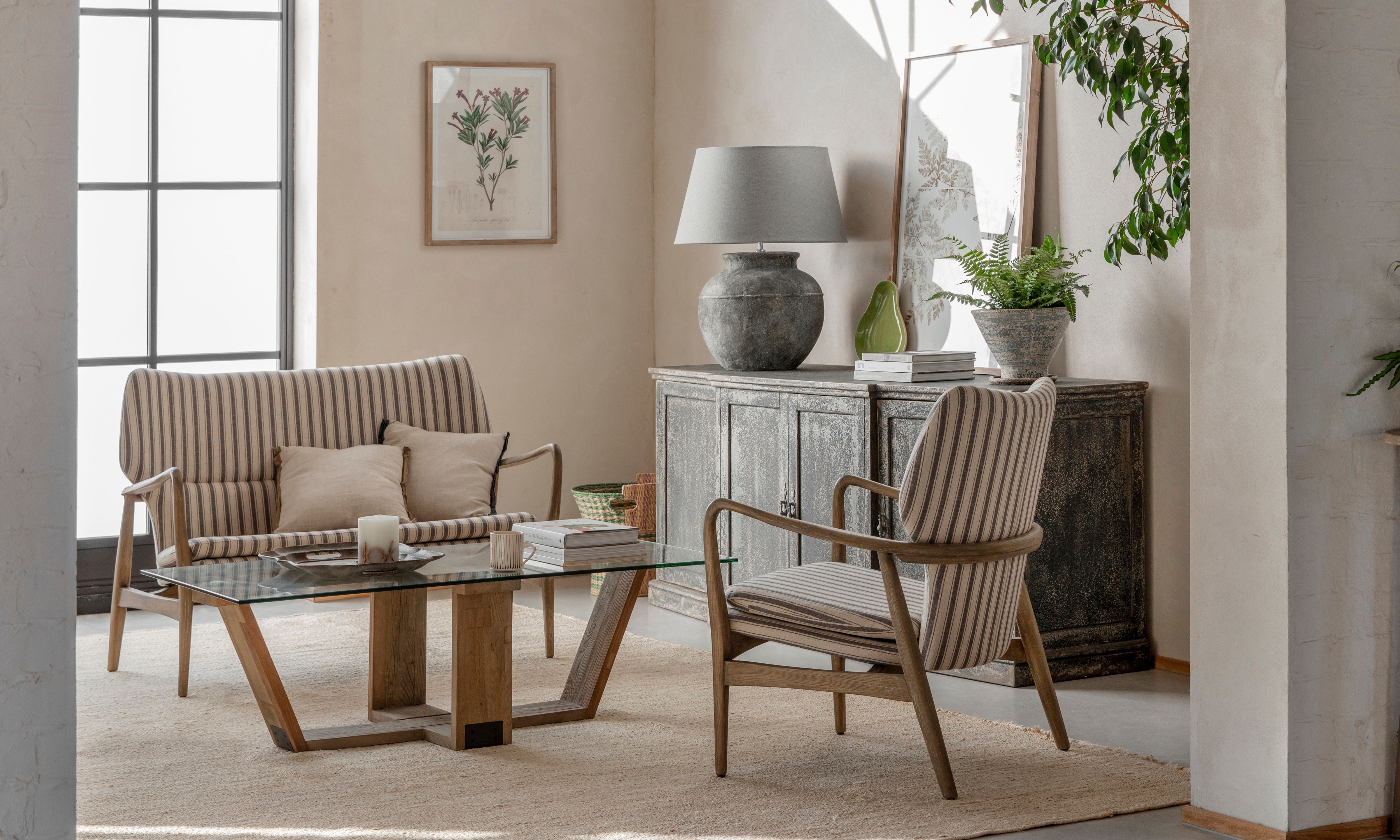 ["Relaxed ", " Living"]